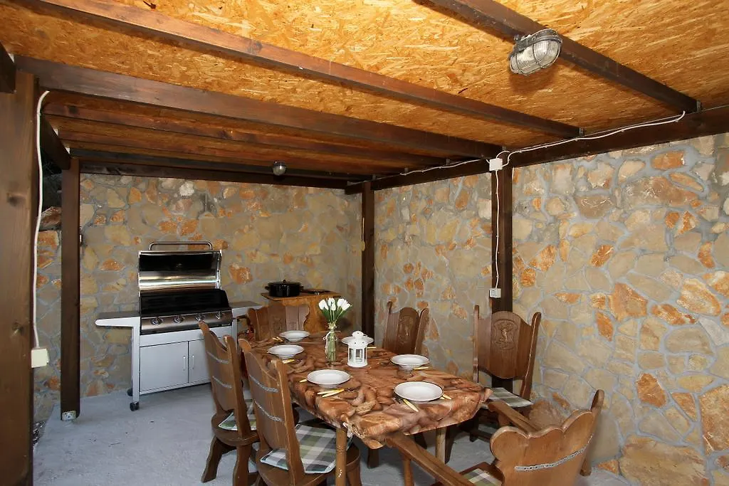 Villa Yvonne تروغير شقة